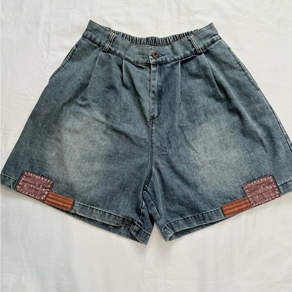 No Label Pants - Vintage Denim Shorts for Women Size M High Waist Loose Fit with Front Pleats